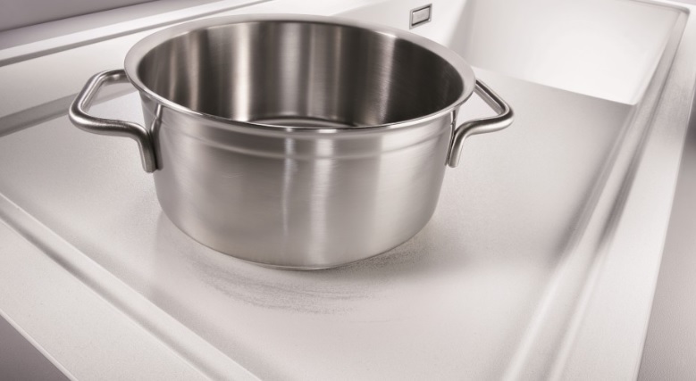 fleka_od_metalnih_predmeta